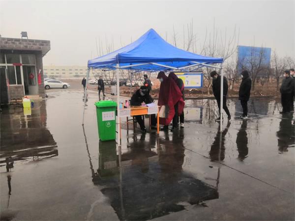 開(kāi)工后防疫工作做得很到位，市相關(guān)部門(mén)領(lǐng)導(dǎo)檢查防疫工作